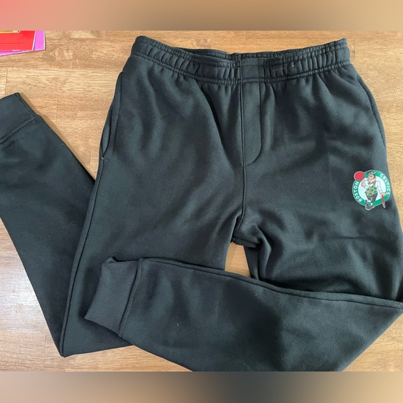 Kids Boston Celtics Sweatshirt and sweatpants - Picture 4 of 5